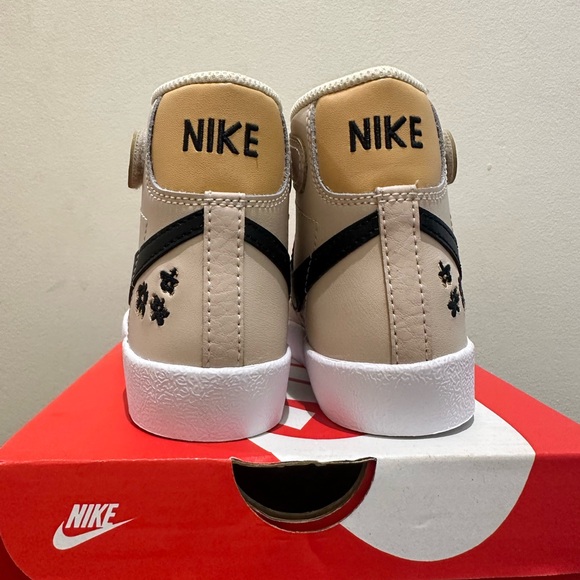 NIB Little Kid's Nike Blazer Mid '77 Sanddrift/Twine/White/Black FV0748 100 - Picture 7 of 7